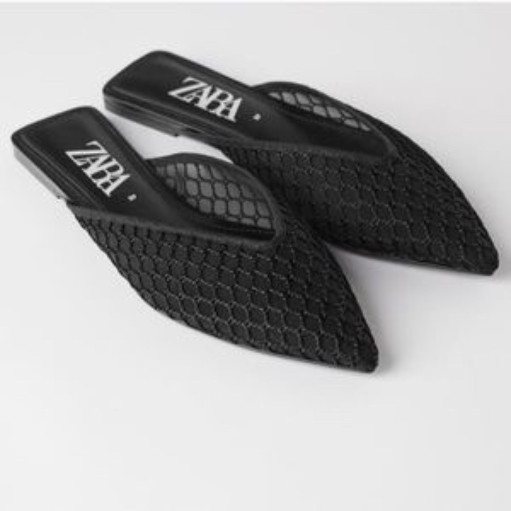 Zara black flat shoes 🥿 Size 39